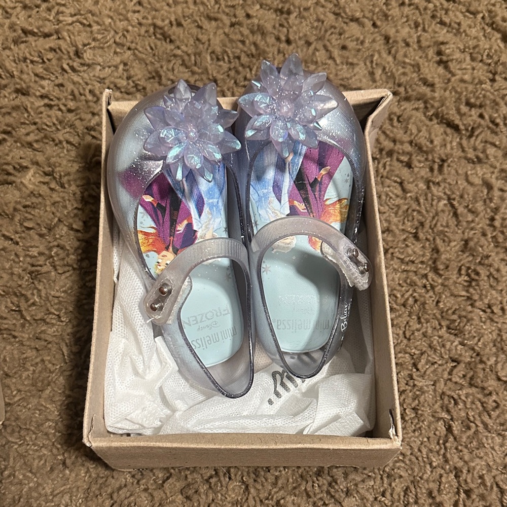 Mini Melissa frozen size 7c